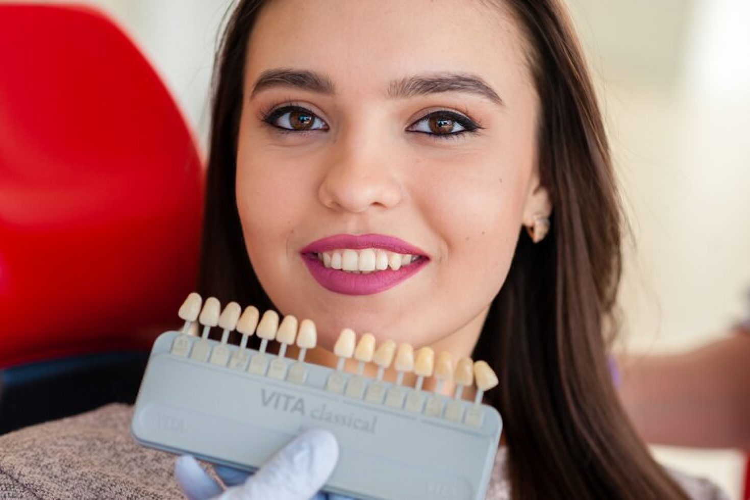 selection-color-teeth-beautiful-girl-dentistry_88340-627